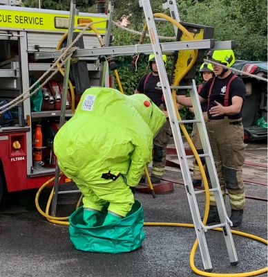 23 August 2022 – Moreton-in Marsh and Stow Fire Services combine for a demonstration of decontamination drills. 